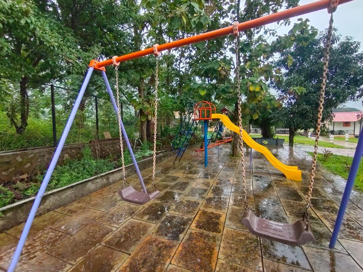 Ninad Homestays Karjat Eksteriør bilde